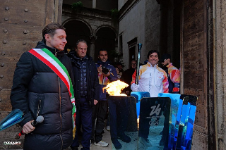 La Fiamma olimpica accende Ascoli: grande partecipazione e clima di festa in città